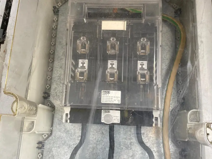 Instandgesetzte Elektroinstallation einer Photovoltaikanlage