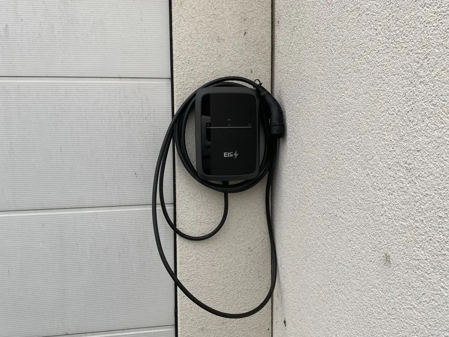 Wallbox auf einem Firmengelände