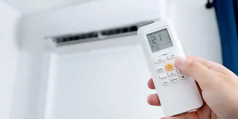 Klimaanlage Die Raumtemperatur der Klimaanlage wird mit einer Fernbedienung eingestellt.