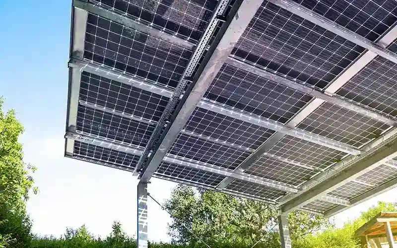 Hochwirksame Solarmodule als Dach